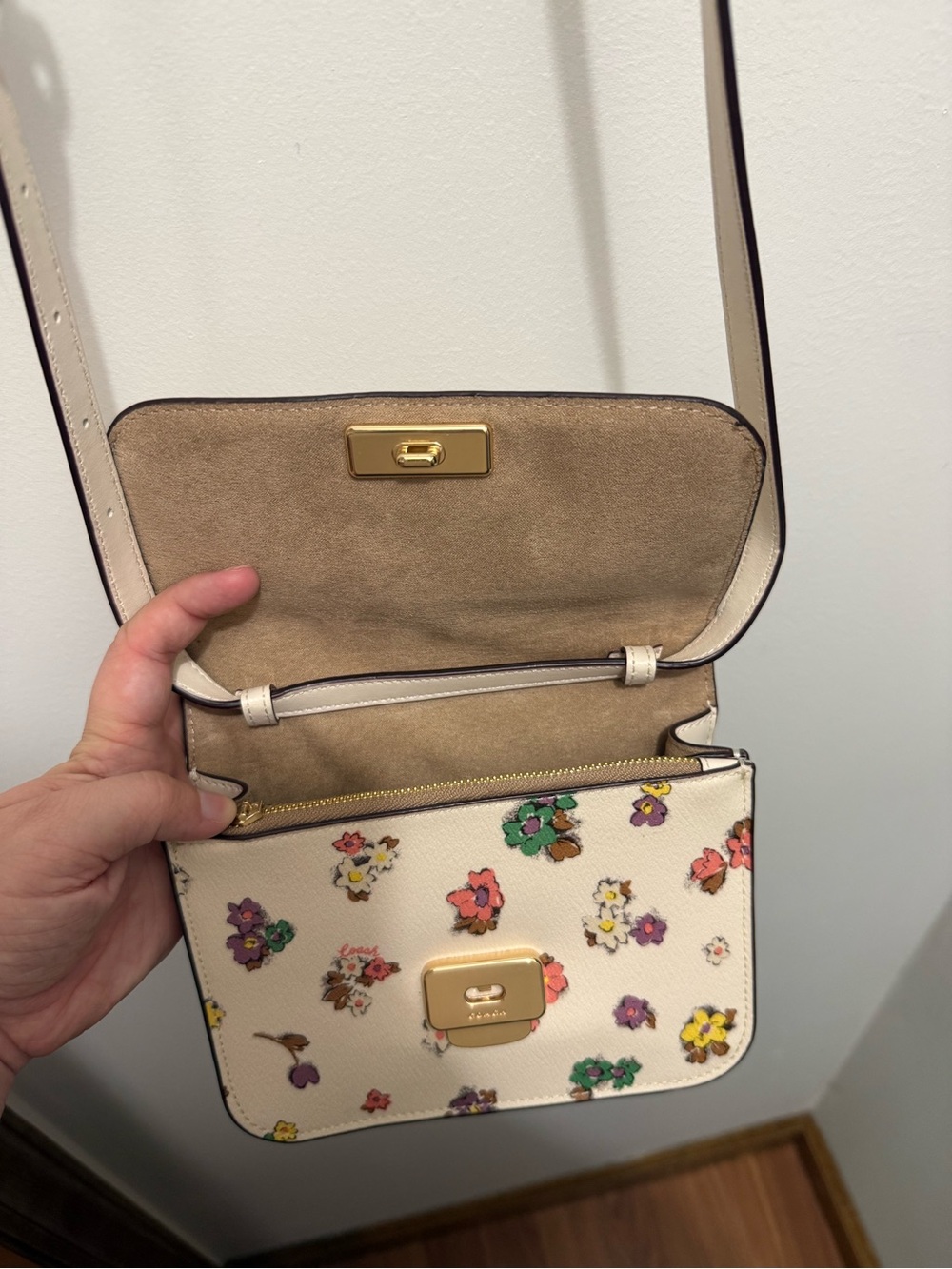 NEW Coach Cream Floral Crossbody Bag with SPACED FLORAL FIELD
PRINT - Picture 7 of 9
